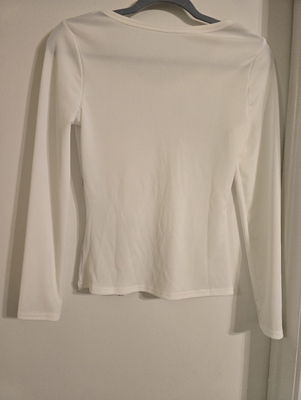 NEW Women's White Long-Sleeve Graphic Tee with Red Rose & Cross Size Small - Picture 3 of 14
